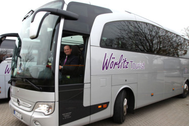Reisebus mit Fahrer im 5-Sterne-Bus von Wörlitz Tourist.
