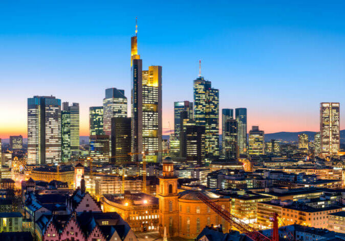 Auf Busreisen nach Hessen mit Sicht auf die Skyline von Frankfurt,