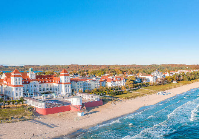 Kurreisen in Deutschland. Kurhaus Ostseebad Binz, Insel Rügen Mecklenburg Vorpommern.