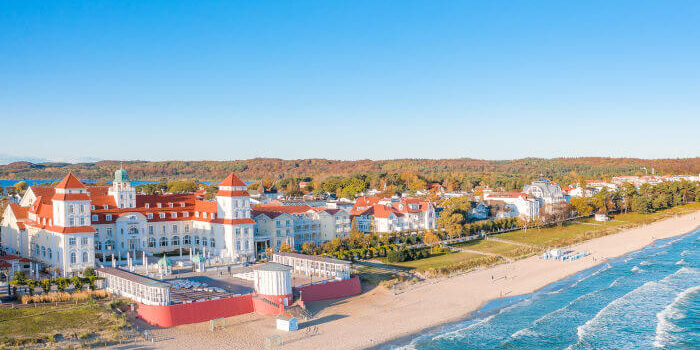 Kurreisen in Deutschland. Kurhaus Ostseebad Binz, Insel Rügen Mecklenburg Vorpommern.