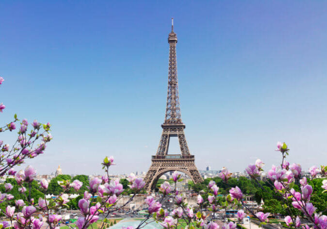Reise-Inspirationen Frankreich-Reisen, Paris mit Blick auf den Eiffelturm im Frühling.