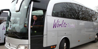 Reisebus mit Fahrer im 5-Sterne-Bus von Wörlitz Tourist.