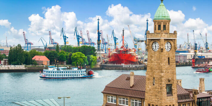 Städtereisen ab Berlin nach Hamburg, Blick auf den Hamburger Hafen.