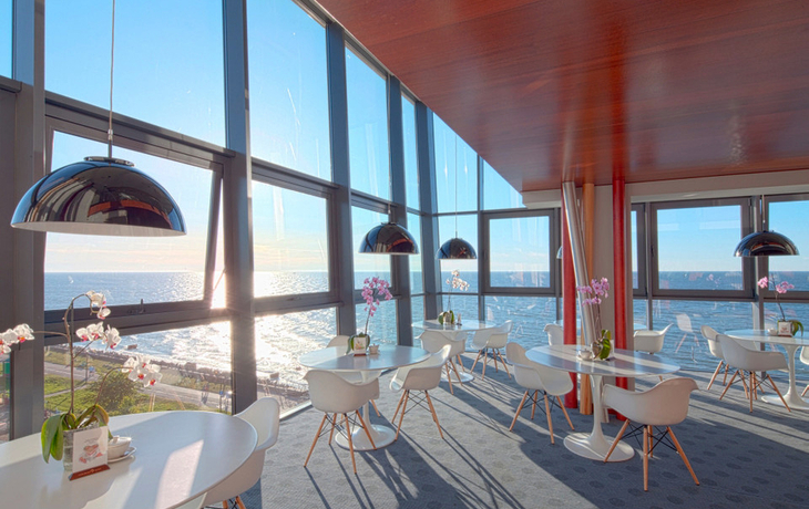Café mit Meerblick