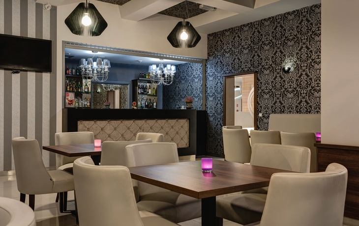 Lobby Bar