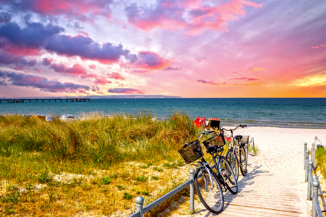 Fahrräder am Strand, Ostsee