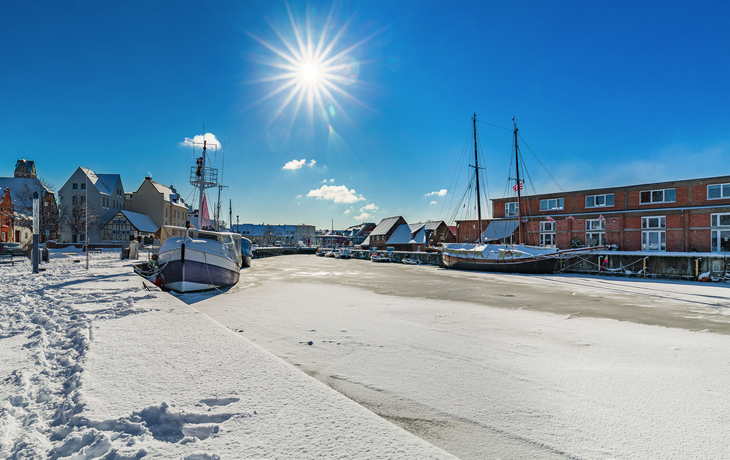 Wismar, Hafen im Winter
