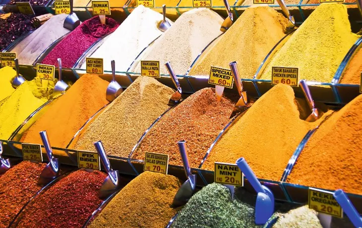 Epices au bazar égyptien d'Istambul - Turquie