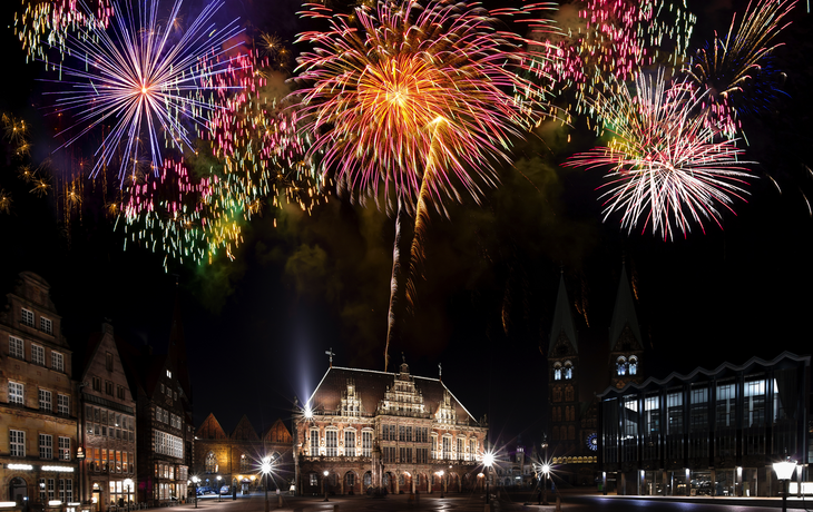 Feuerwerk auf dem Marktplatz in Bremen