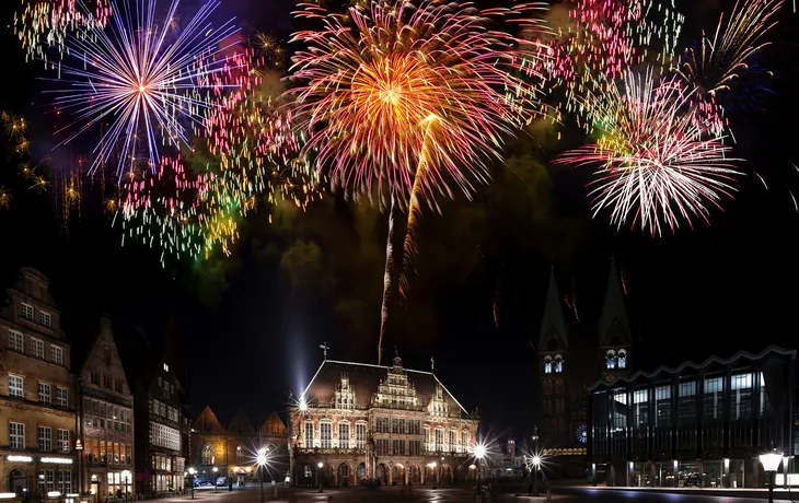Feuerwerk auf dem Marktplatz in Bremen