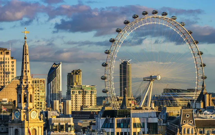Londons Skyline mit dem London Eye