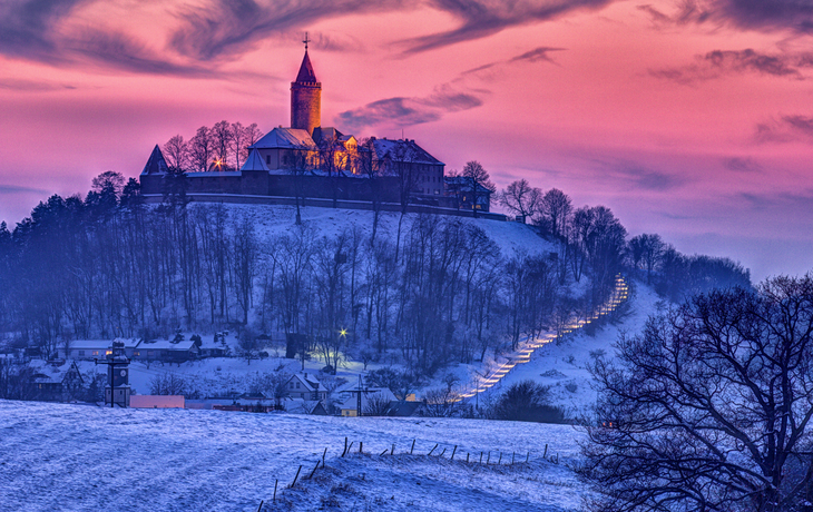 winterliche Leuchtenburg bei Seitenroda in Thüringen, Deutschland