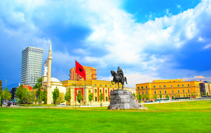 Tirana, Skanderbeg-Platz