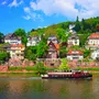Schiff auf dem Neckar in Heidelberg