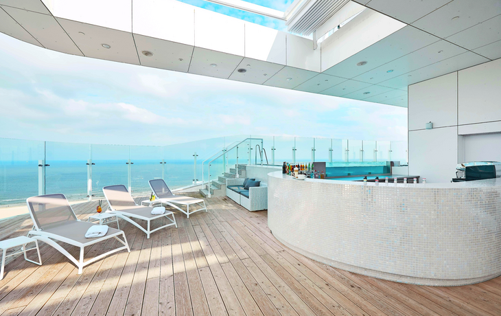Dachterrasse mit Pool