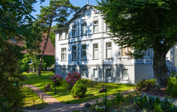 Ostseehotel Villen im Park, Parkanlage mit Villa